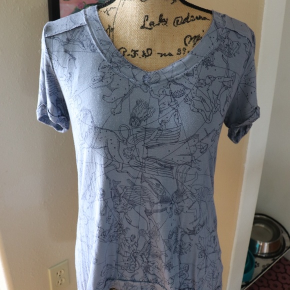 Rock & Republic Tops - 🧜🏼‍♀️🚨Stars and Astrology Tee